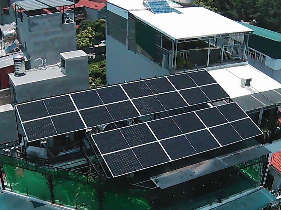 Lắp đặt hệ thống điện mặt trời mái nhà 10,7kWp tại Long Biên, Hà Nội